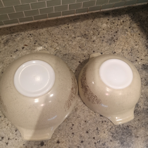 Vintage 2 x PYREX Forest Mushroom Cinderella Nesting 2.5 & 1.5 Liters Bowls - Picture 8 of 9